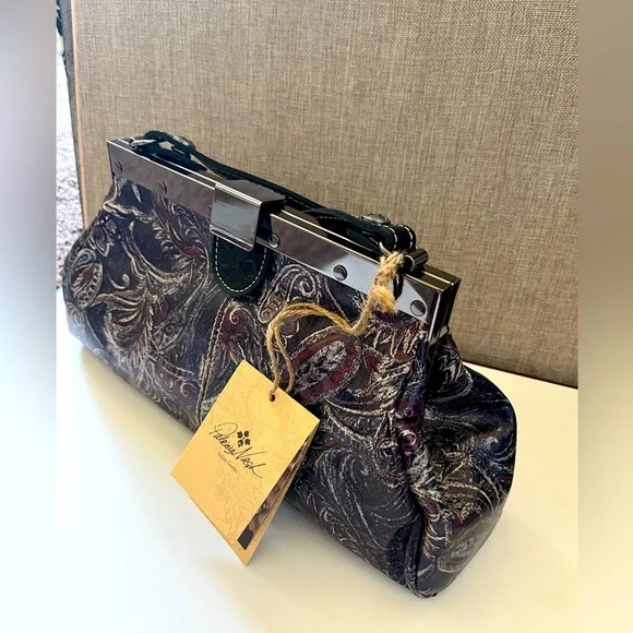 Elegant Paisley Handbag - Picture 2 of 10